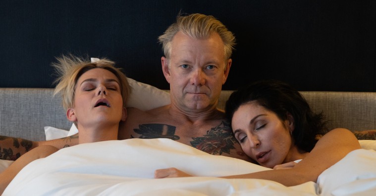 Stephania Potalivo og Iben Maria Zeuthen deler deres (fiktive) #MeToo-oplevelser med Casper Christensen op til ‘Undskyld, Norge’