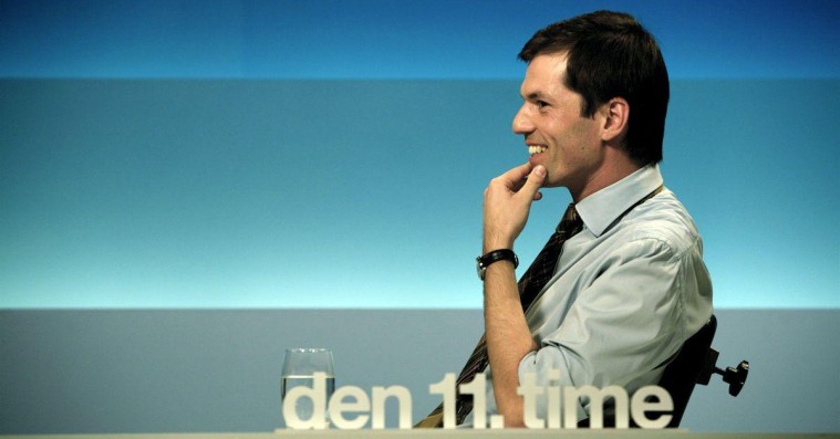 Guddommelige anekdoter fra Mikael Bertelsens tilbageblik på karrierens tv-højdepunkter