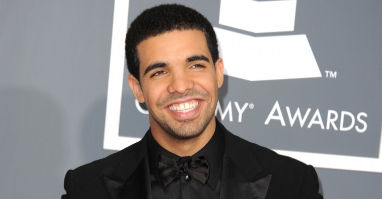 Drake slår tre væsentlige The Beatles-rekorder – fejrer med flabet Abbey Road-tatovering