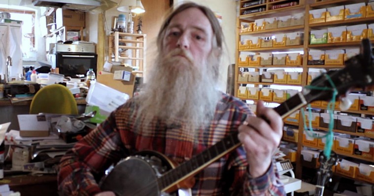 ‘Gadejørgen’: Ultrakort DR-dokumentarserie om gademusikant er et dejligt bekendtskab