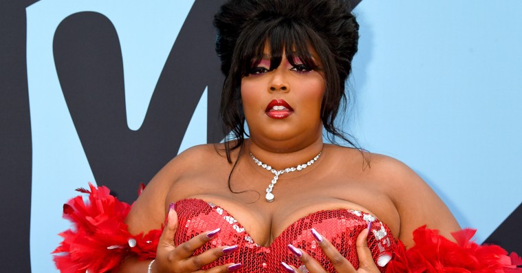 Rød løber fra MTV VMA: Country-outfits, blazere og Lizzo og Rosalías vinder-looks