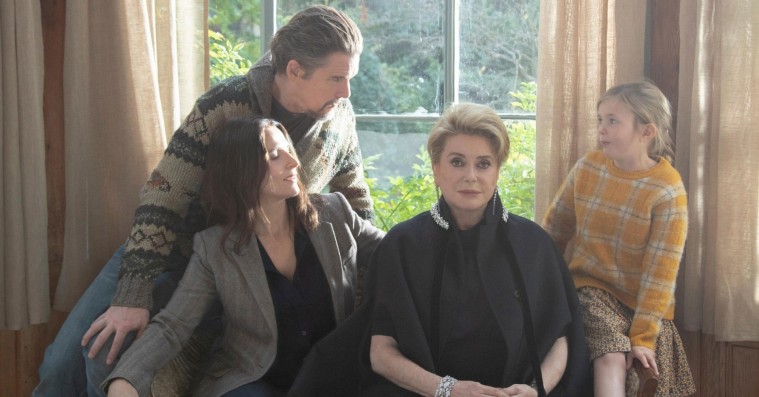 Venedig-highlights dag 1: Sidste års Guldpalmevinder følger op med tamt komediedrama med Ethan Hawke og Juliette Binoche