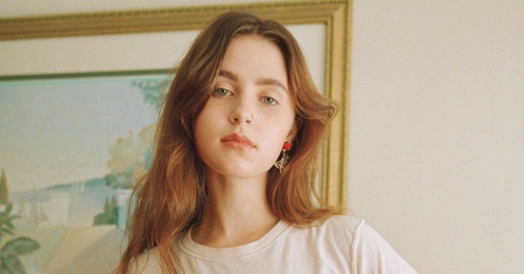 Oplev popkometen Clairo krænge sit hjerte ud til en Soundvenue Session i København