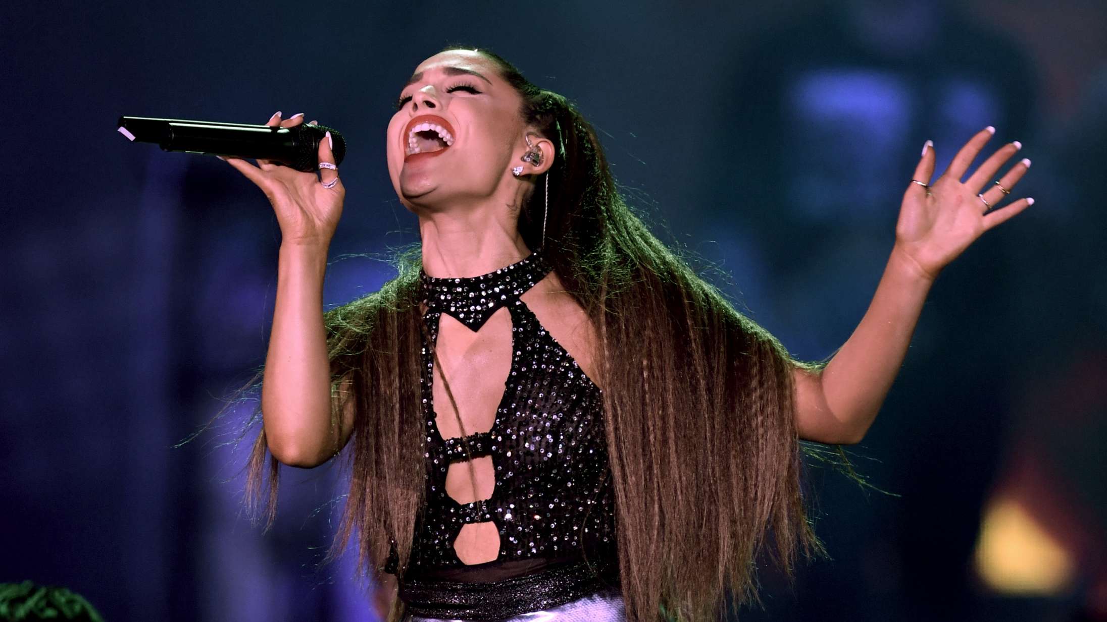 Ny Ariana Grande-koncertfilm lander på Netflix lige til jul