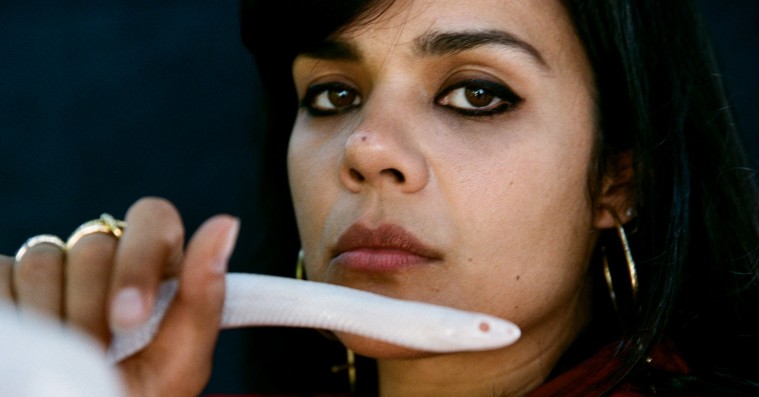 Bat For Lashes hylder 80’ernes filmkultur og æstetik på ‘Lost Girls’