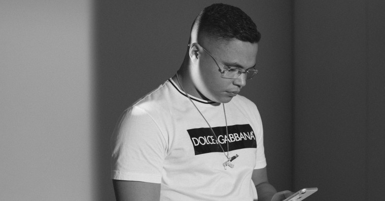 Carmon udgiver ny single med Stepz – debutalbum ude næste uge