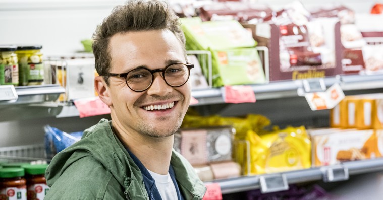 ’Minkavlerne’: TV 2’s stjernebesatte komedieserie er bedst, når den er bestialsk