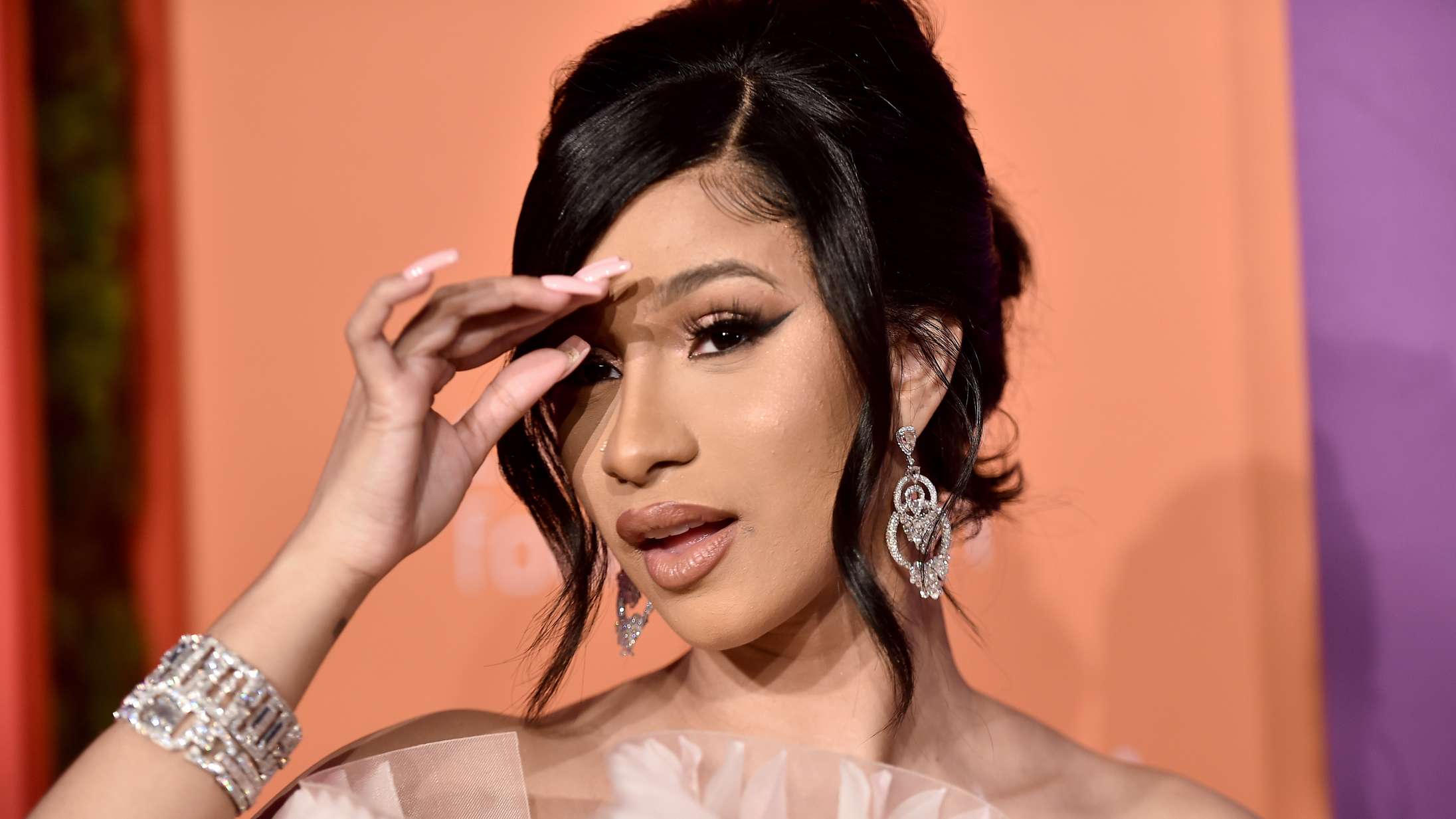 Bernie Sanders støtter Cardi B’s politikerdrømme: »Cardi B er dybt bekymret for det, der sker i landet«