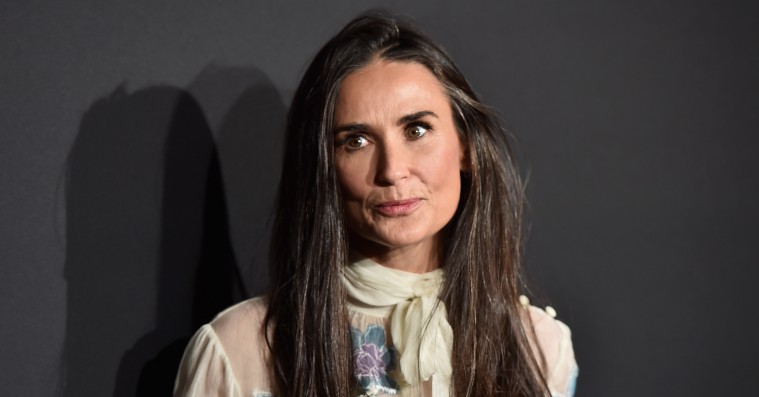 Demi Moore afslører, hun blev voldtaget som 15-årig af en mand, der betalte hendes mor