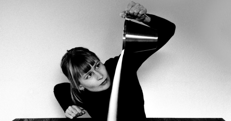 Jenny Hval udforsker kærlighed med en eksperimenterende blanding af pop, spoken word og ambient