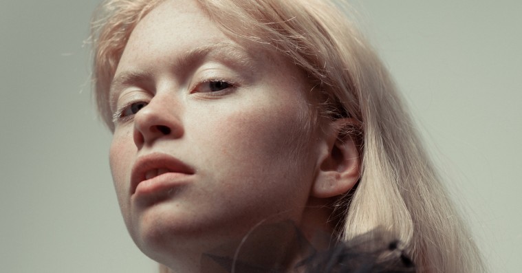 Zaars debut-ep ‘Lost My Sense of Humour’ er ambitiøs, eventyrlysten og dramatisk