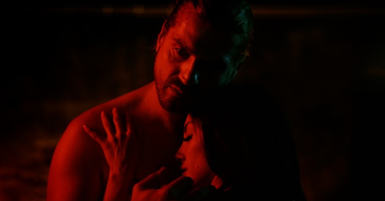 ’Victim of Love’: Refn-inspireret debut drukner i horrorklicheer