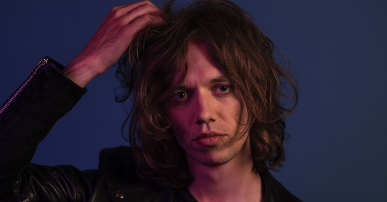 Carl Emil Petersens ’Amager Forbrænding’ er klassisk poprock med store omkvæd og afslebne kanter