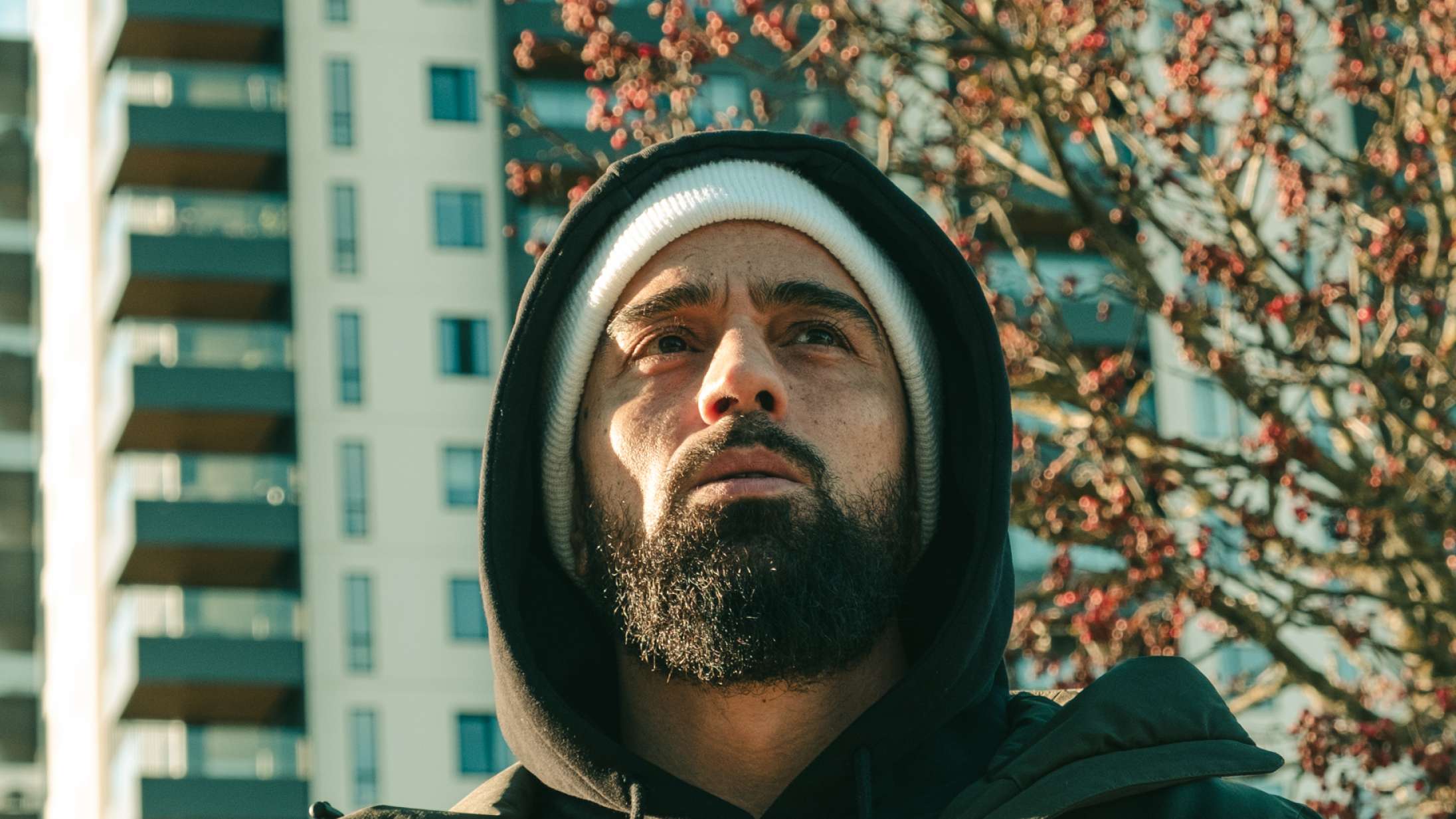 Marwan og Kidd drikker sig tipsy på ny single – lyt til ‘Alt med måde’