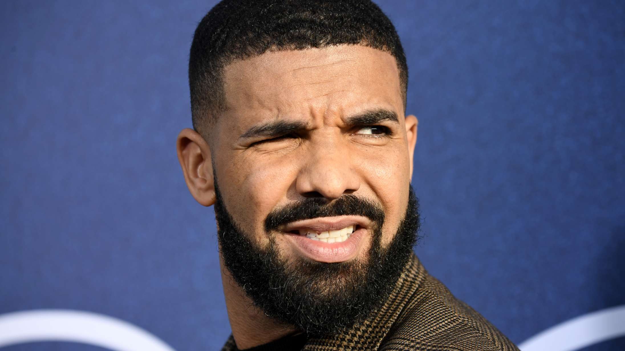Drake er blevet et meme efter at have rappet på fire forskellige sprog inden for en uge