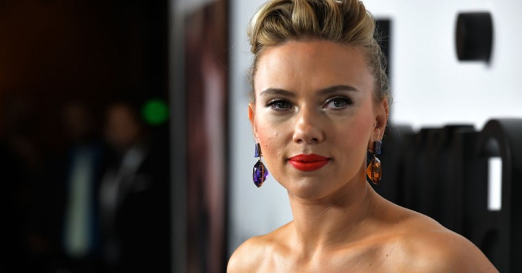 »Det er ikke rart at føle sig tonedøv«: Scarlett Johansson taler ud om fejlslagen transrolle