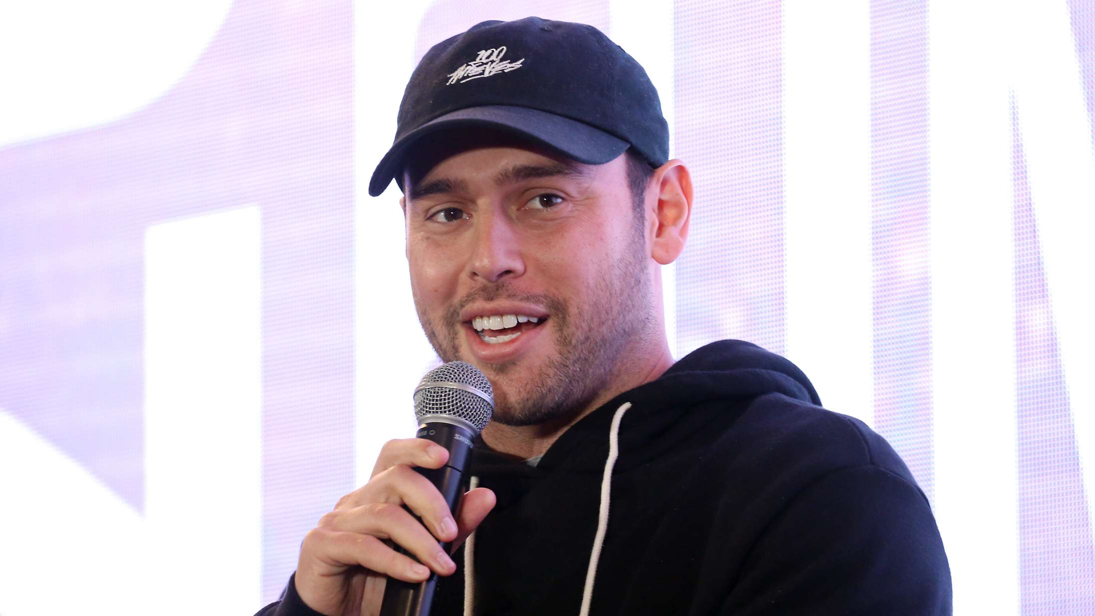 Han er kendt som Taylor Swifts ærkefjende – nu ser hans musikimperie ud til at falde fra hinanden