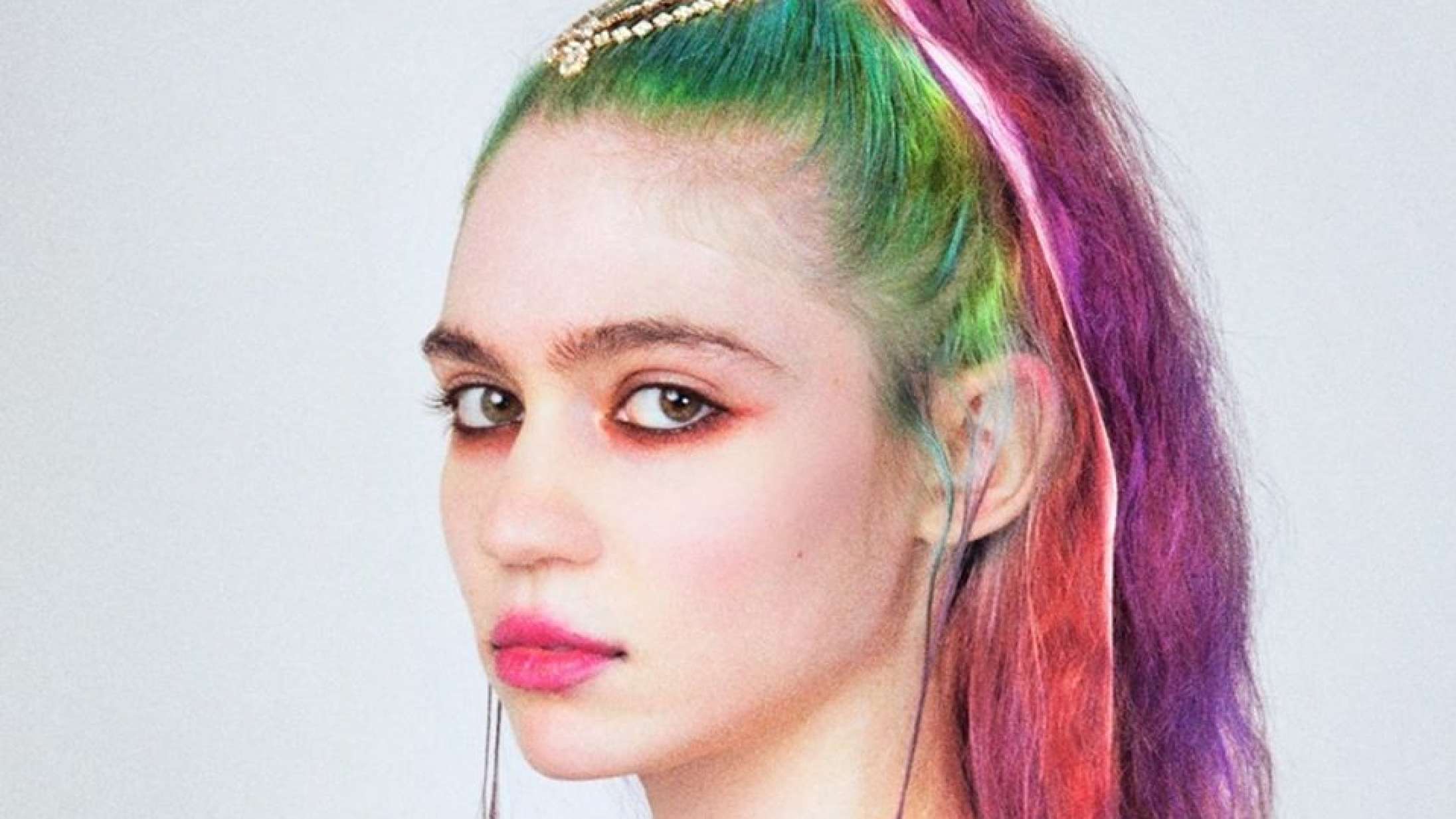 »Jeg håber, hun en dag bliver voksen«: Grimes og Poppy har genstartet deres beef