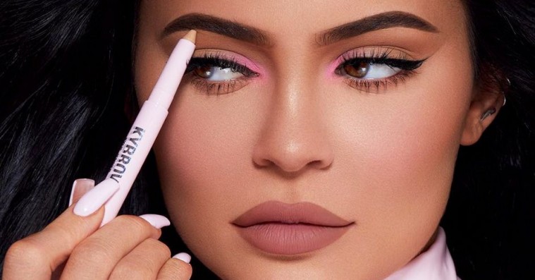 Kylie Jenner sælger 51 procent af sit makeupmærke – vil stadig være ansigt udadtil