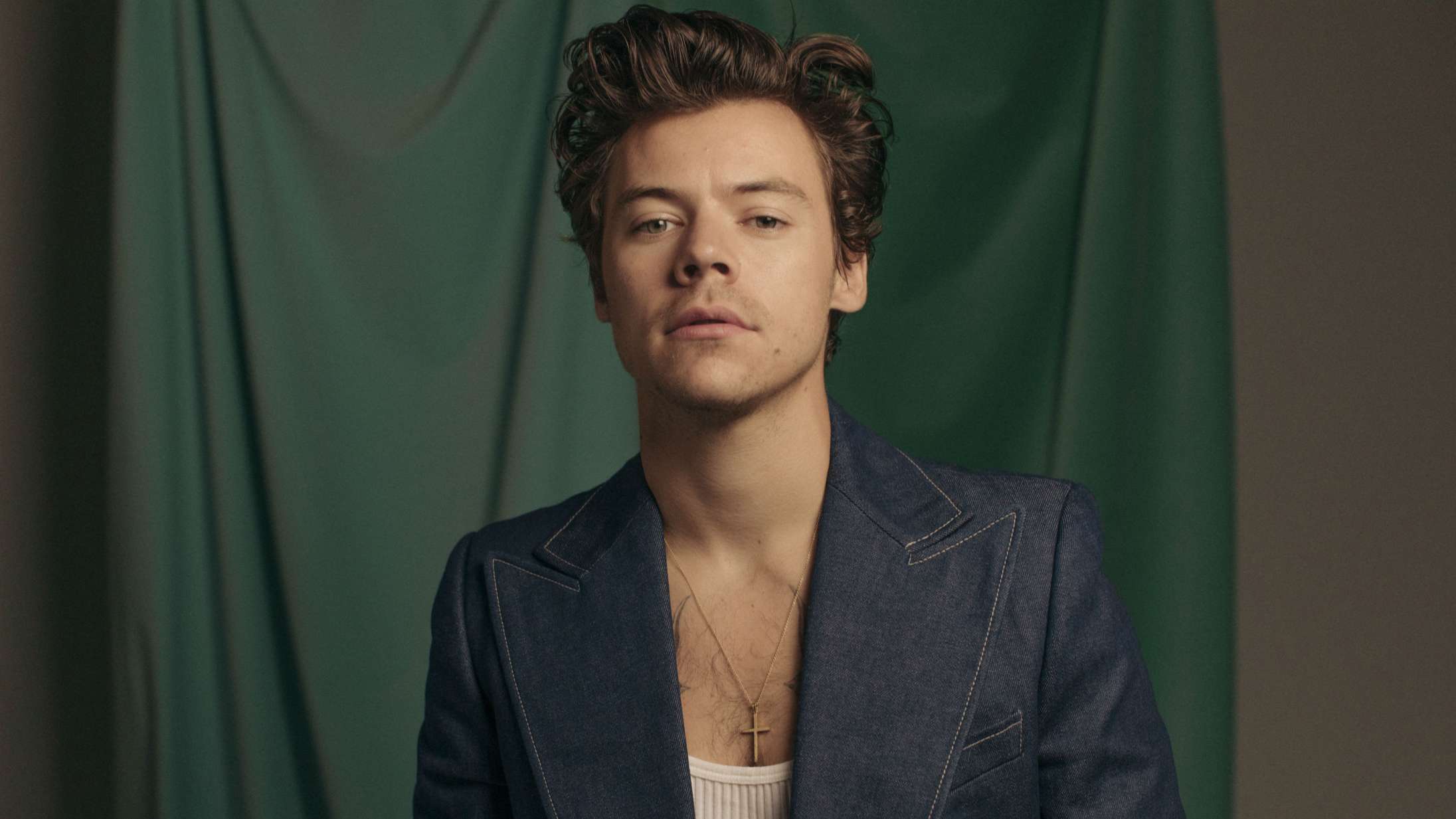 Harry Styles er klar med sin første filmrolle efter ‘Dunkirk’ – over for Florence Pugh og Chris Pine