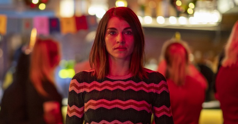 ’Hjem til jul’: Lummerfræk Netflix-serie har Ghita Nørby som kirsebærsovs på toppen