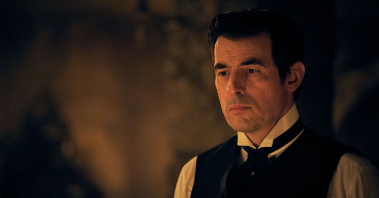 Disse serier skal du se i januar – fra sexterapi til Claes Bang som vampyr og danske webserier