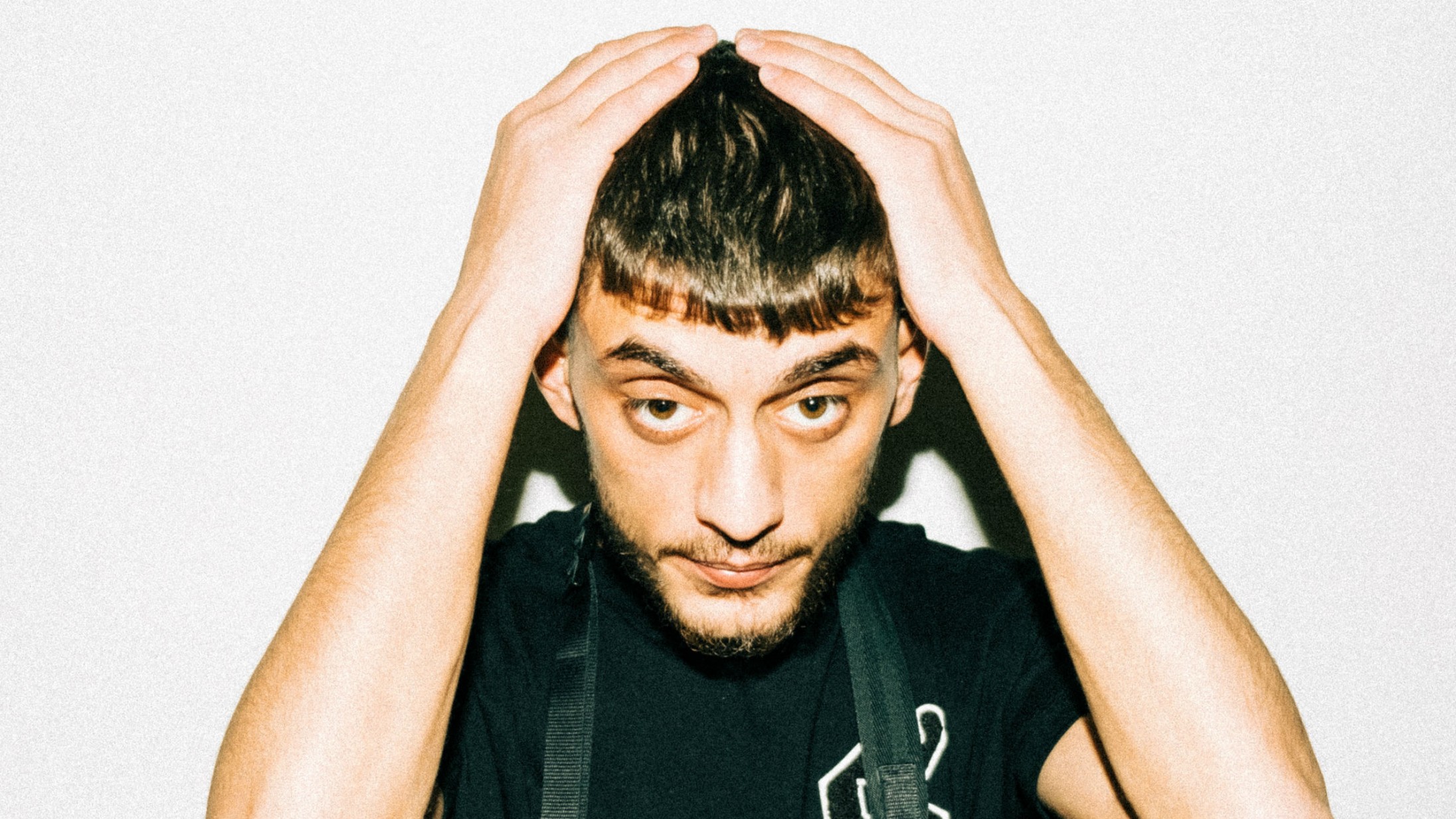 Artigeardit holder olympisk niveau på det ærlige og selvudstillende ‘Idiot’