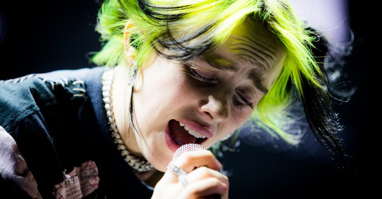 Billie Eilish knokler på nyt album – men det udkommer ikke, før Covid-19 er bag os