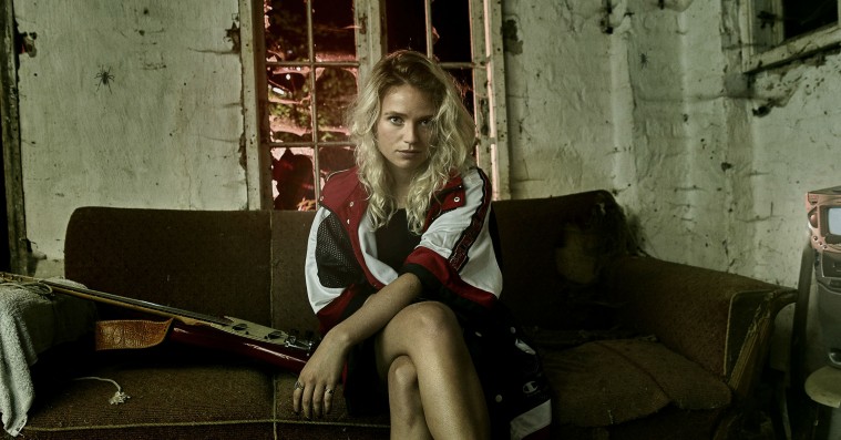 Danske Dopha lyder som et »fornærmet lille barn« på ny single – hør ’Happy For Me’