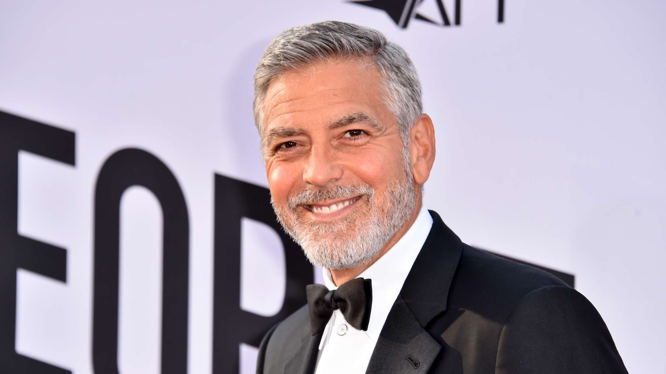 Nu kan du komme hjem til George Clooney – verdens værste roommate – i Italien