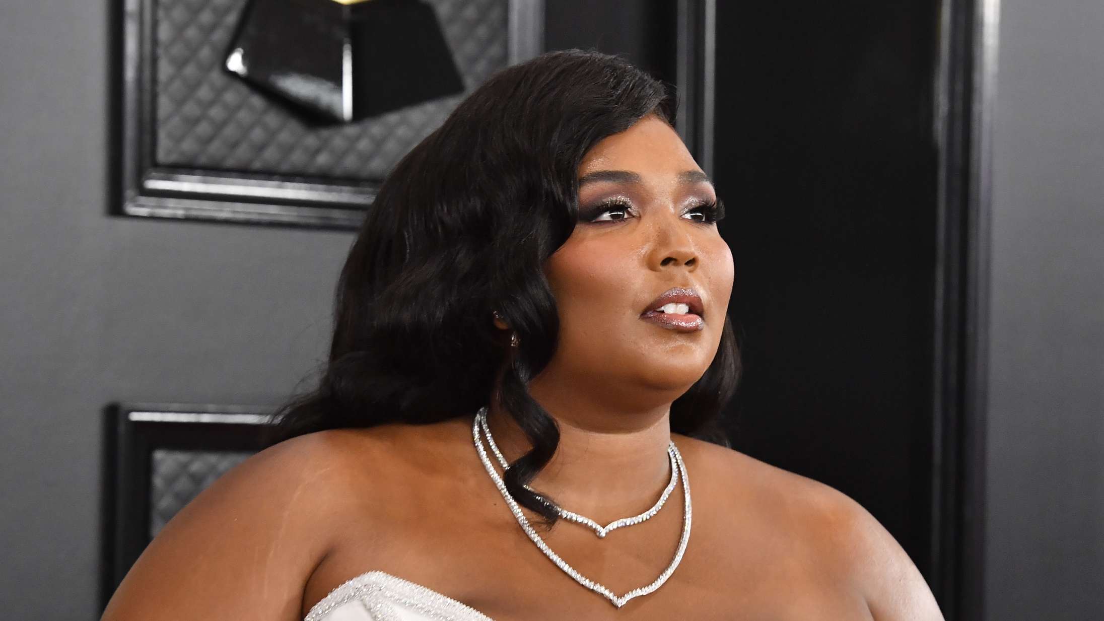 Lizzo i stormvejr på sociale medier efter kontroversiel tekst til ‘Grrrls’