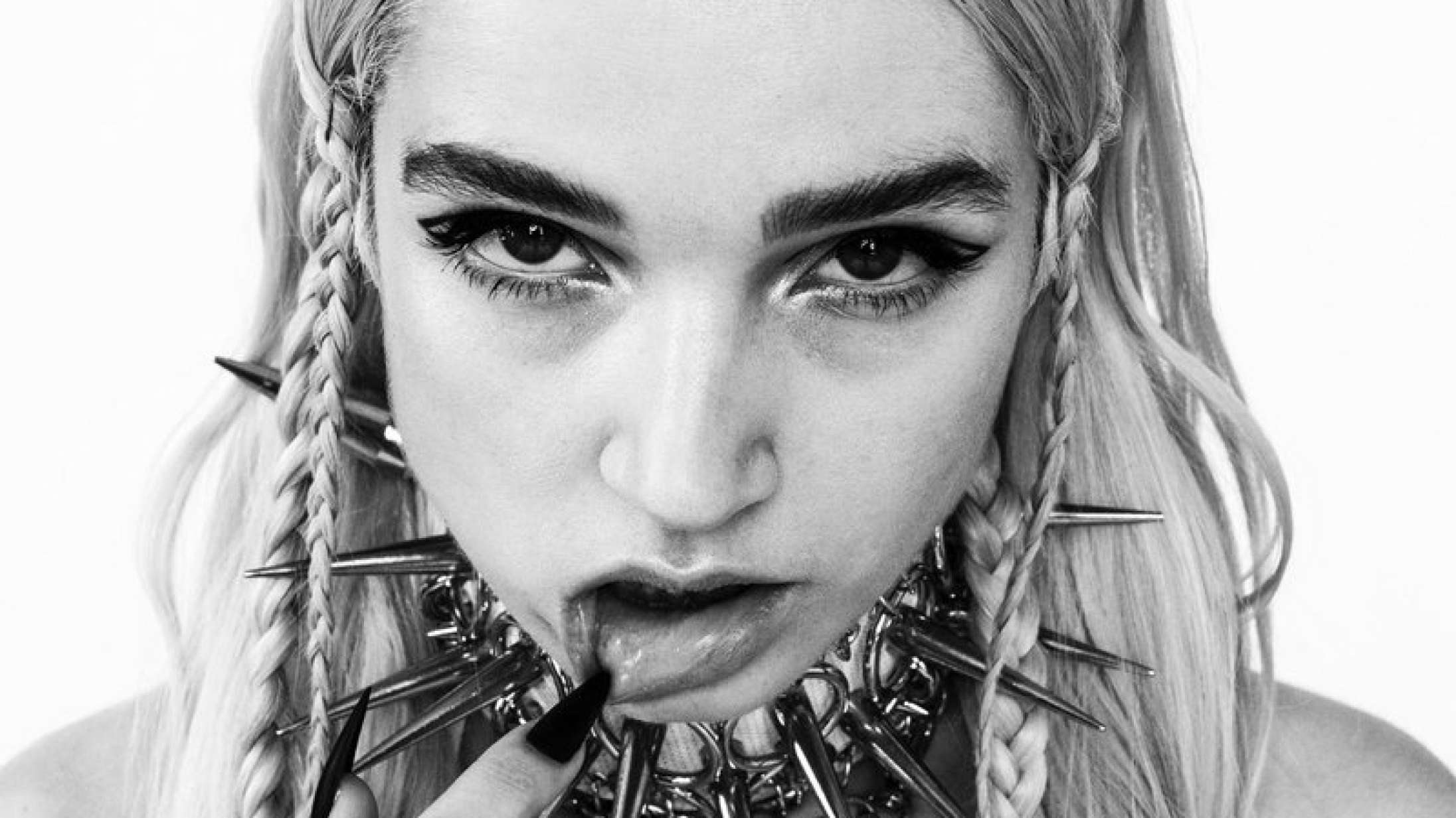 Poppys popmetal knuser murene, der adskiller modsatrettede musikgenrer