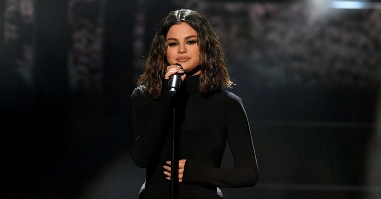 Selena Gomez minder os om, at følsom pop ikke er en selvfølge