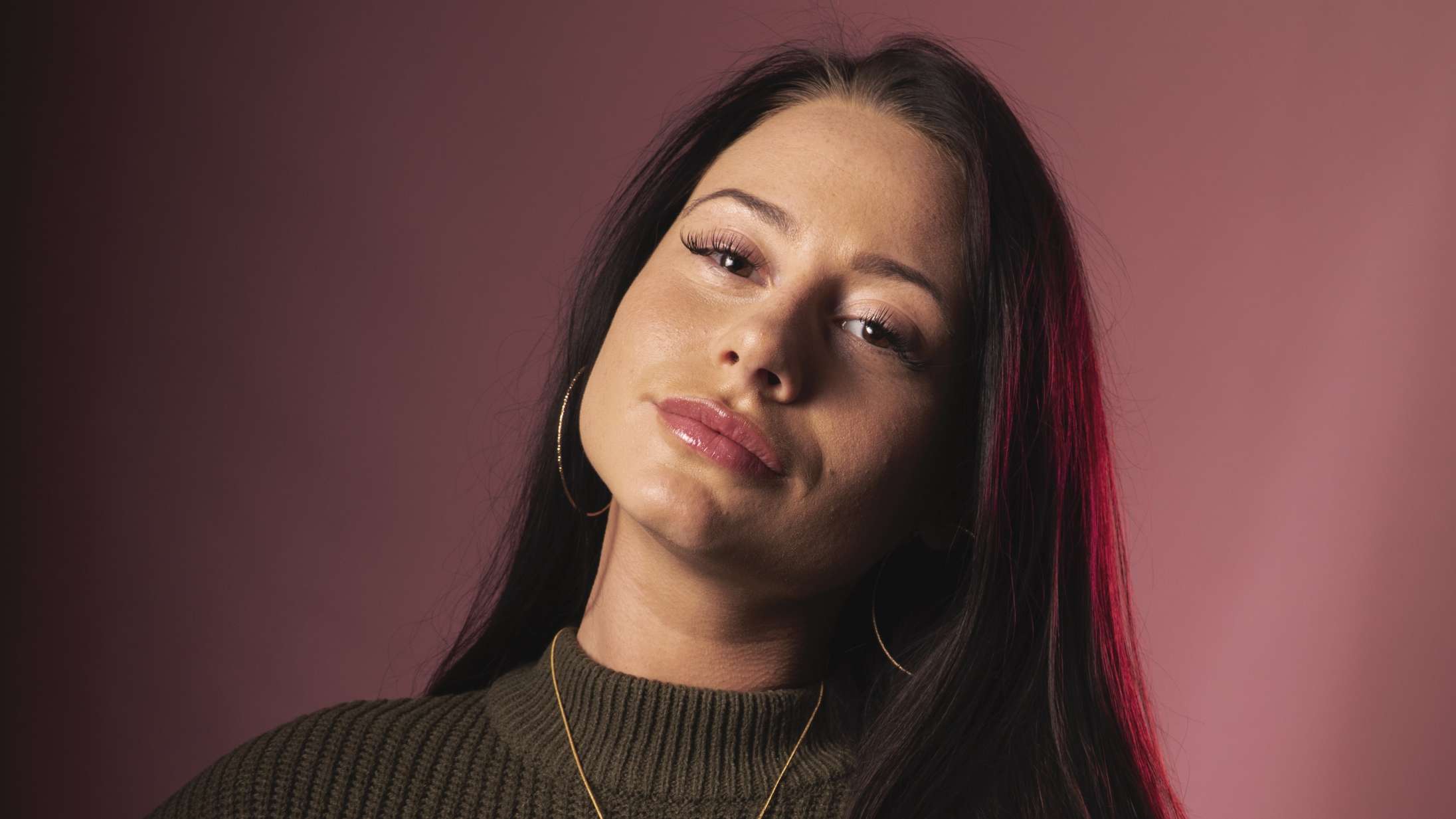 Tessa åbner merch-shop – signerer de første salg