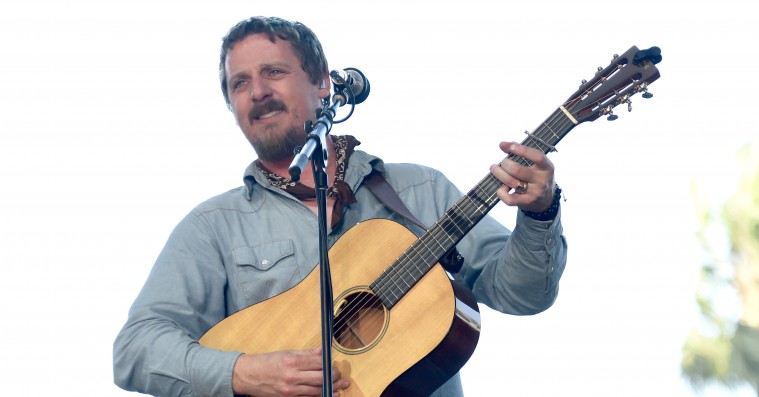 Sturgill Simpsons formidable countryrock overvandt hans sære setup i Store Vega