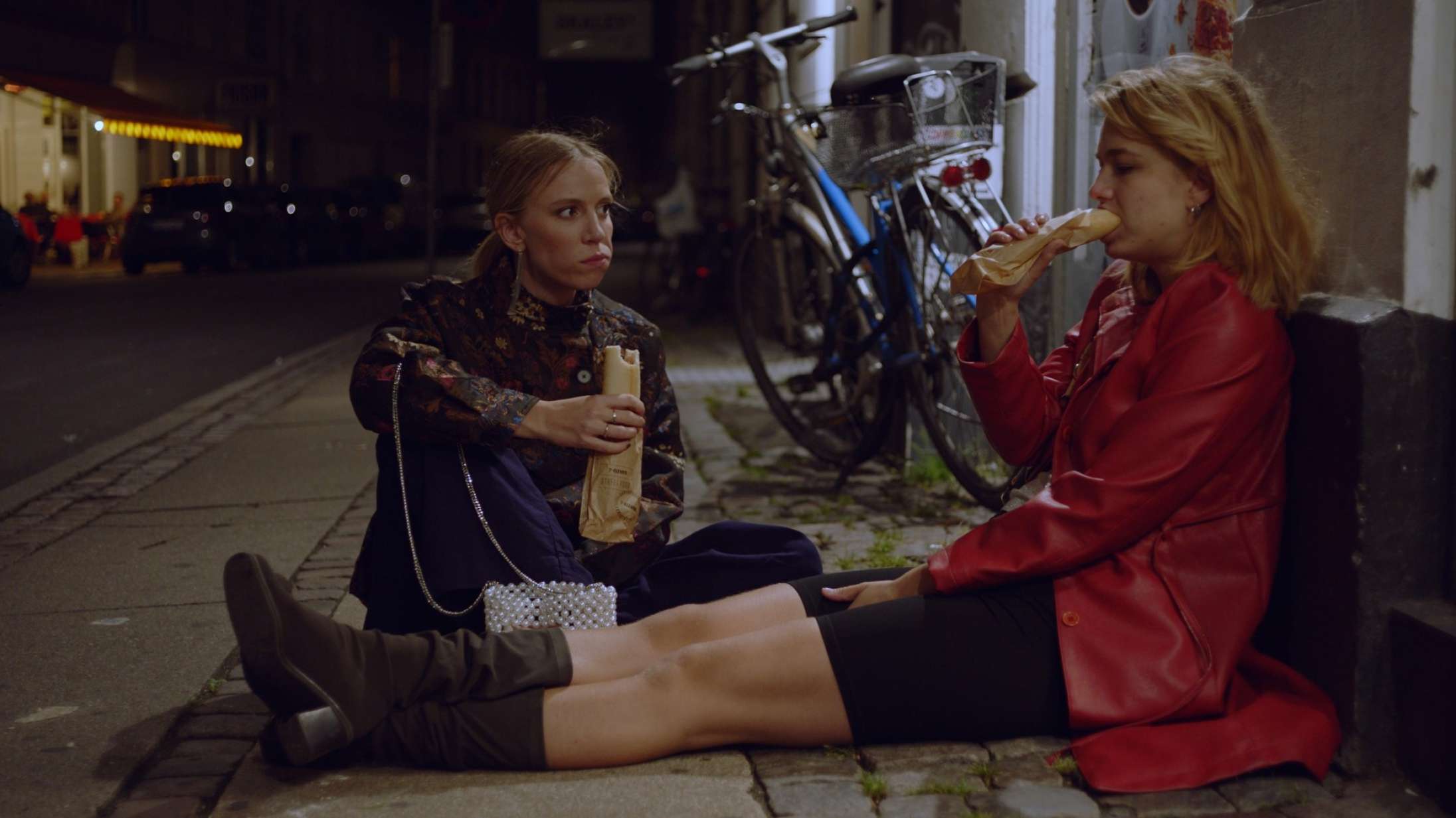 ’Limboland’ sæson 1: Dansk ungdomsserie er beviset på, at Frederikke Dahl Hansen gør alt sindssygt seværdigt