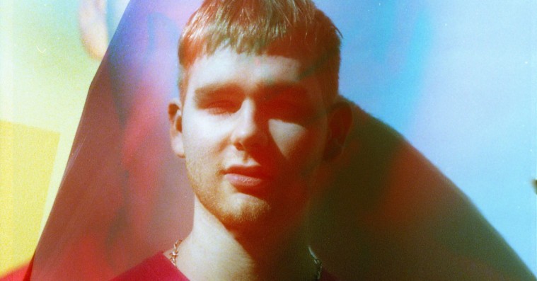 Mura Masa går fuld emo i radikalt stilskifte på ‘R.Y.C’