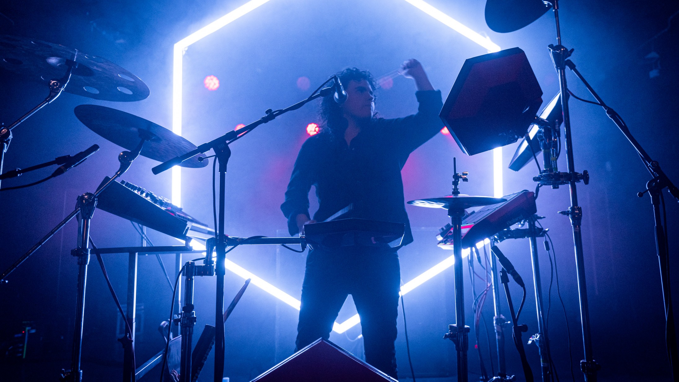 Det var bare Georgia og et trommesæt i et halvtomt Lille Vega – men der var ikke brug for mere