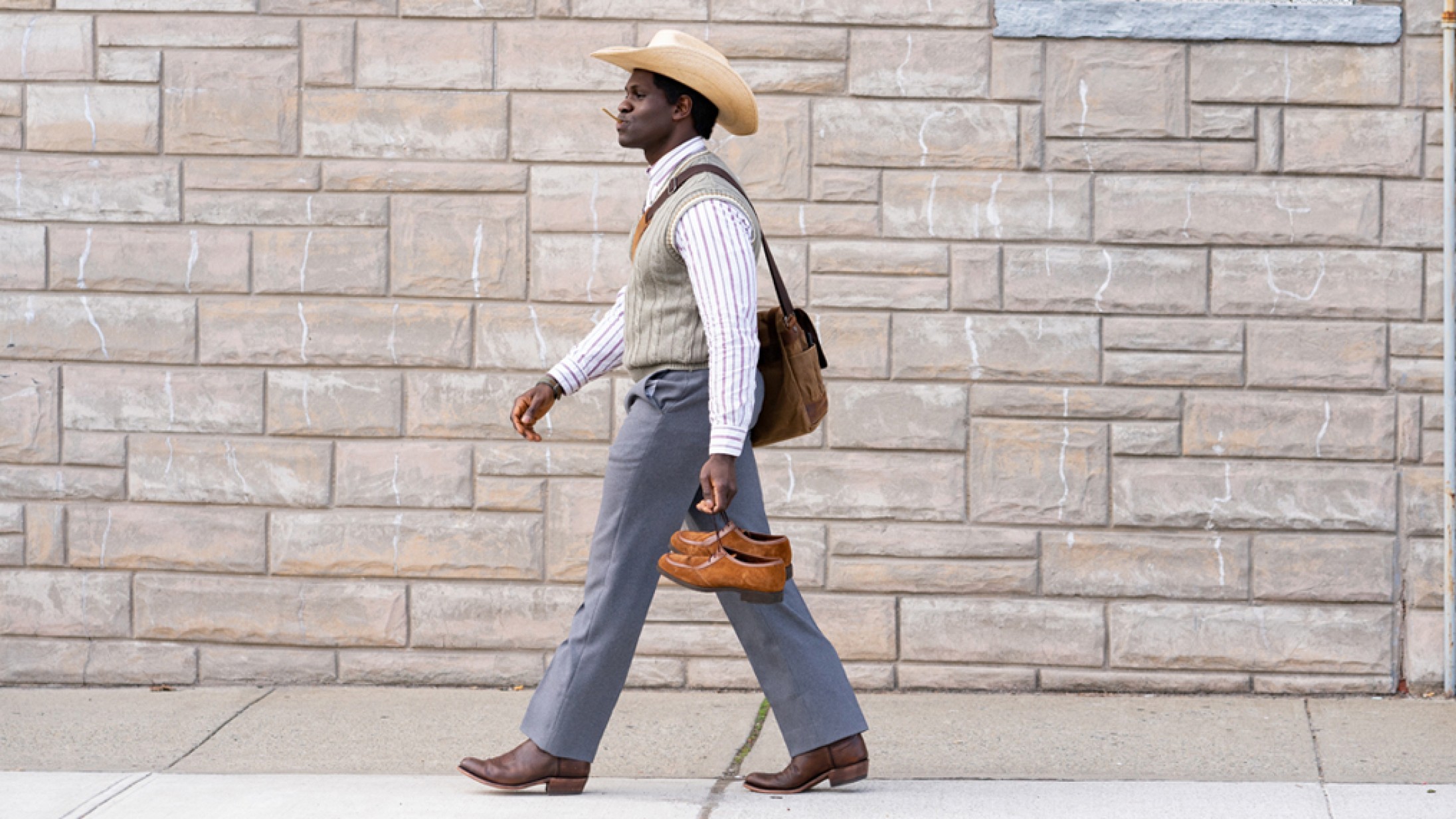 ’Little America’: Apple-serie om immigranter er otte små fortællinger om otte store liv