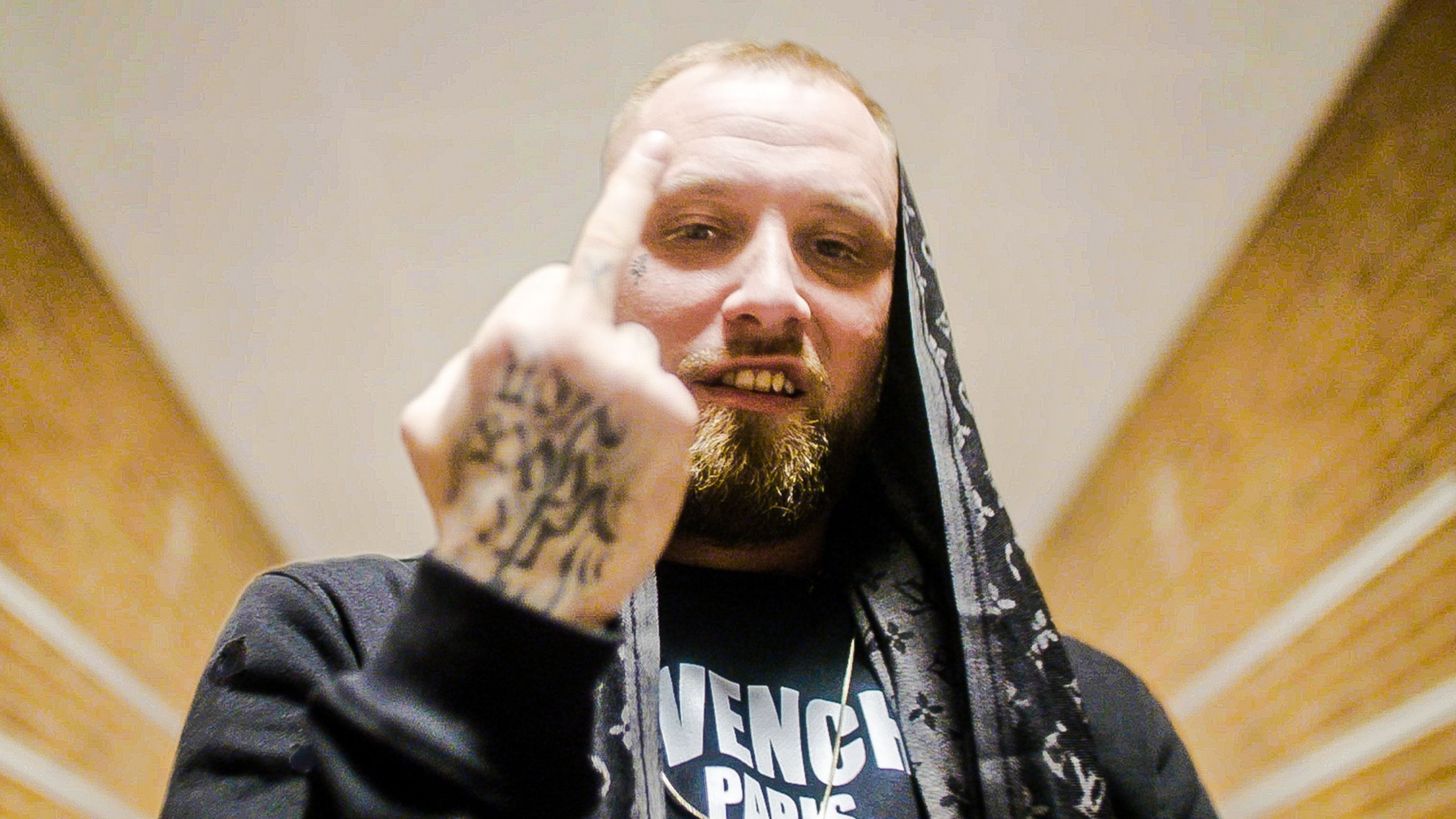 ’Nede Mette – hittet der ødelagde alt’: Ny DR-dokumentar fortæller underholdende om en mand, der tager rigtigt dårlige beslutninger