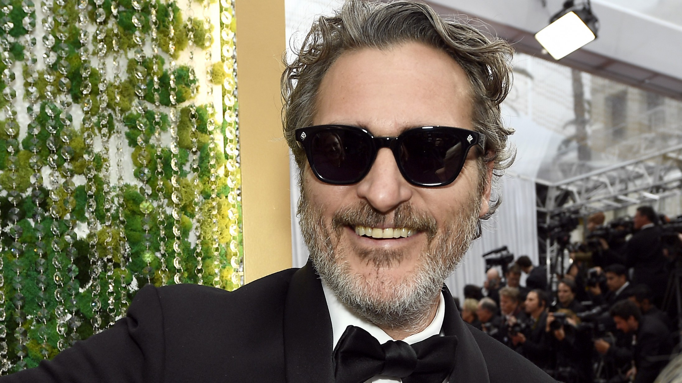 Phoenix gnaskede burgere, Eminem fik kram, og Chalamet var overalt: Her er Oscar-billederne, du ikke har set