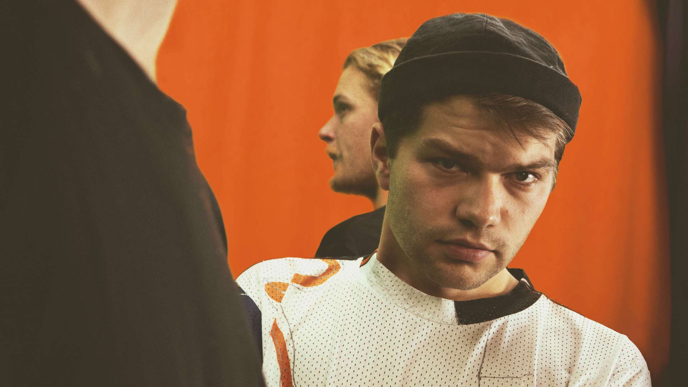 Marshall Cecil annoncerer debutalbum – hør ny single med »bipolar popmusik«