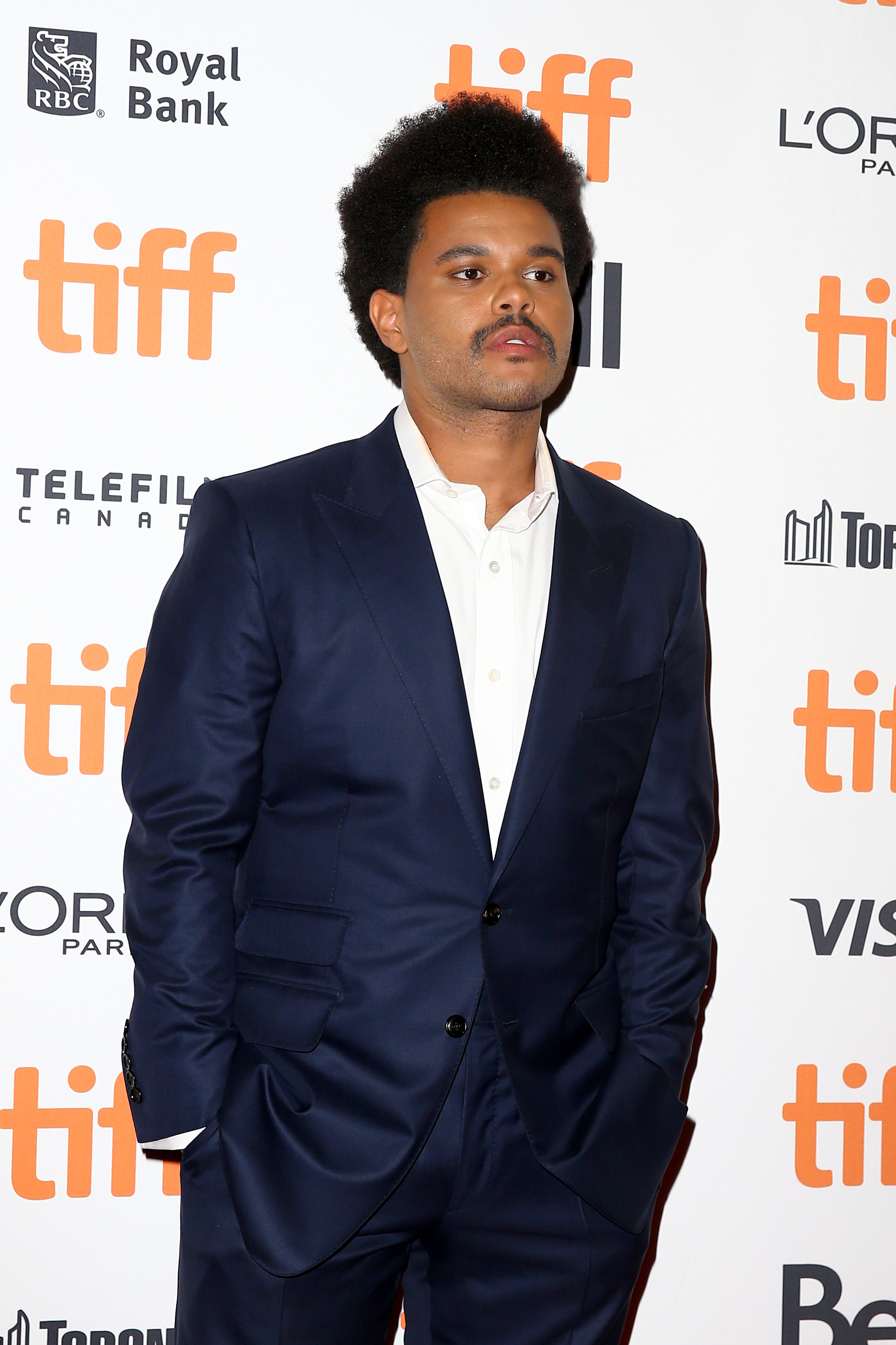 The Weeknd har fået nyt look, men lyder musikken ikke pænt meget som ...