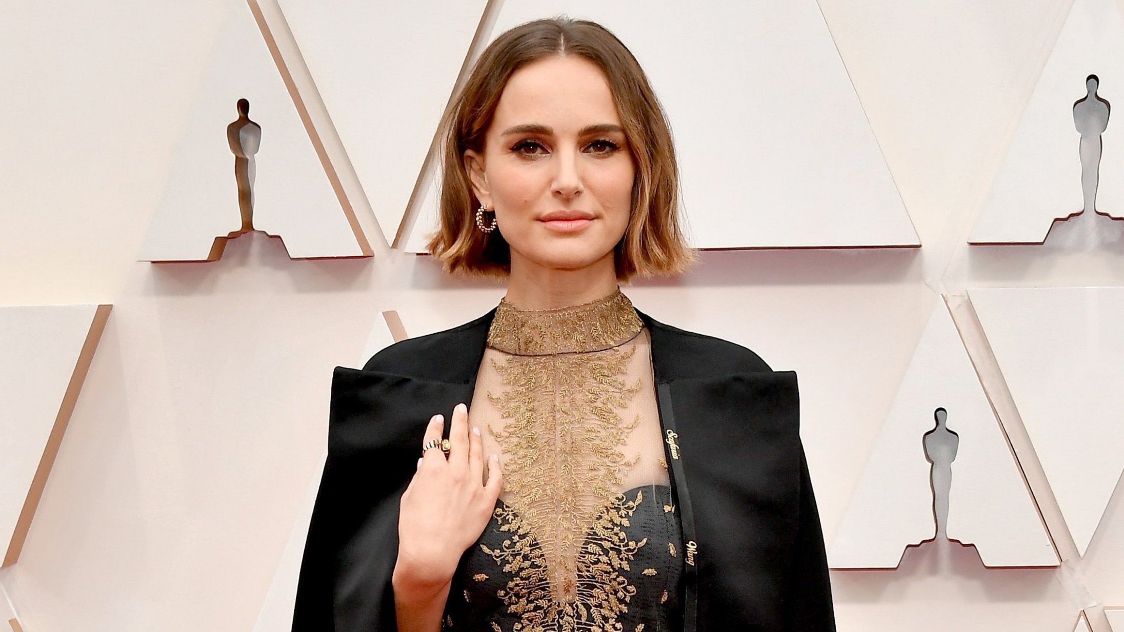 Natalie Portman svarer på kritikken af hendes feministiske Oscar-kappe: »Jeg vil fortsætte med at prøve«