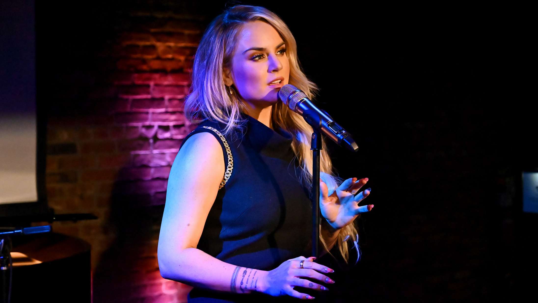 JoJo forvandler 00’er-pophit til karantæne-kampsang: ’Chill (Stay In)’