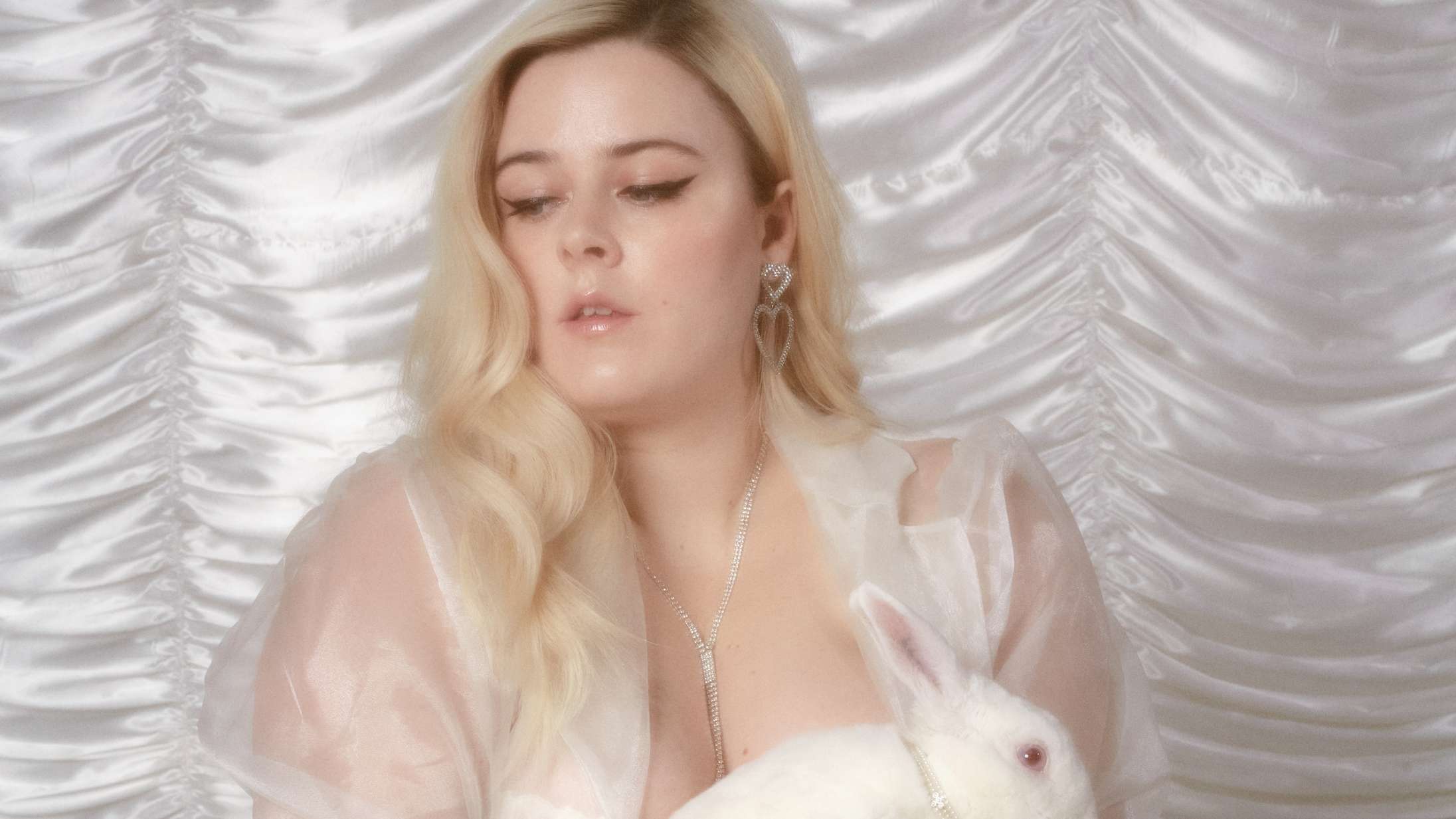 Jada blotter sig på den nye single ’Nudes’: »Jeg er her for at fortælle dig, at du ikke er for meget«