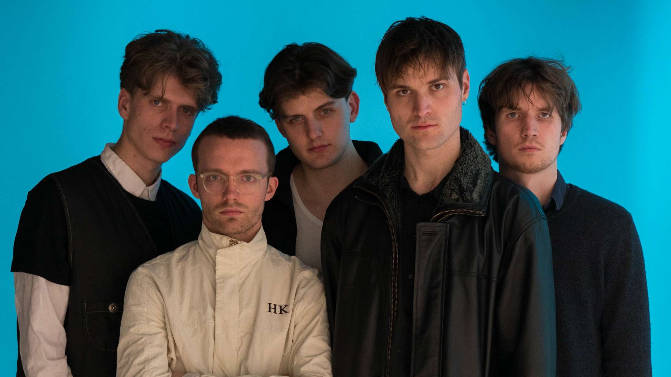 Premiere: Danske Zar Paulo laver generationspop i stadionformat på ‘Stop Believing’