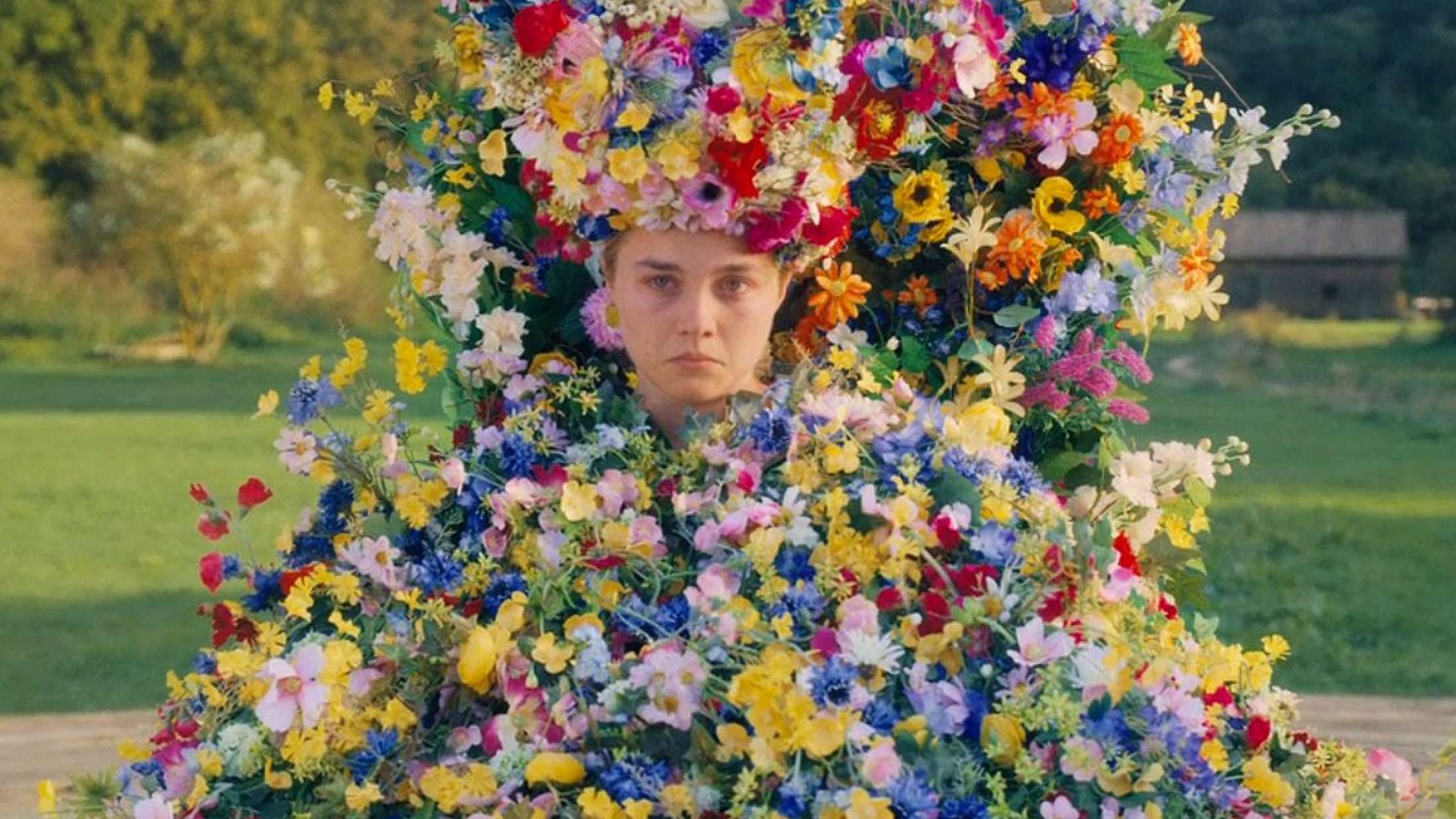 Nu kan du købe Zendayas ‘Euphoria’-hættetrøje, Robert Pattinsons træfigur og ‘Midsommar’-blomsterkjolen på auktion