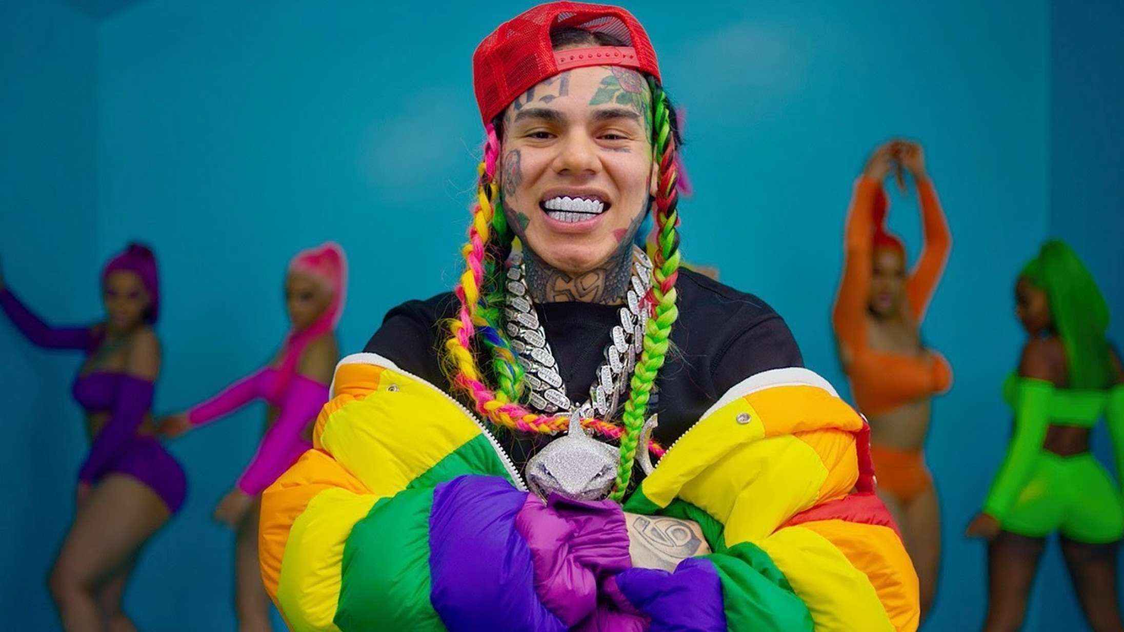 6ix9ine sammenligner sig selv med Joker i ny trailer til dokumentaren