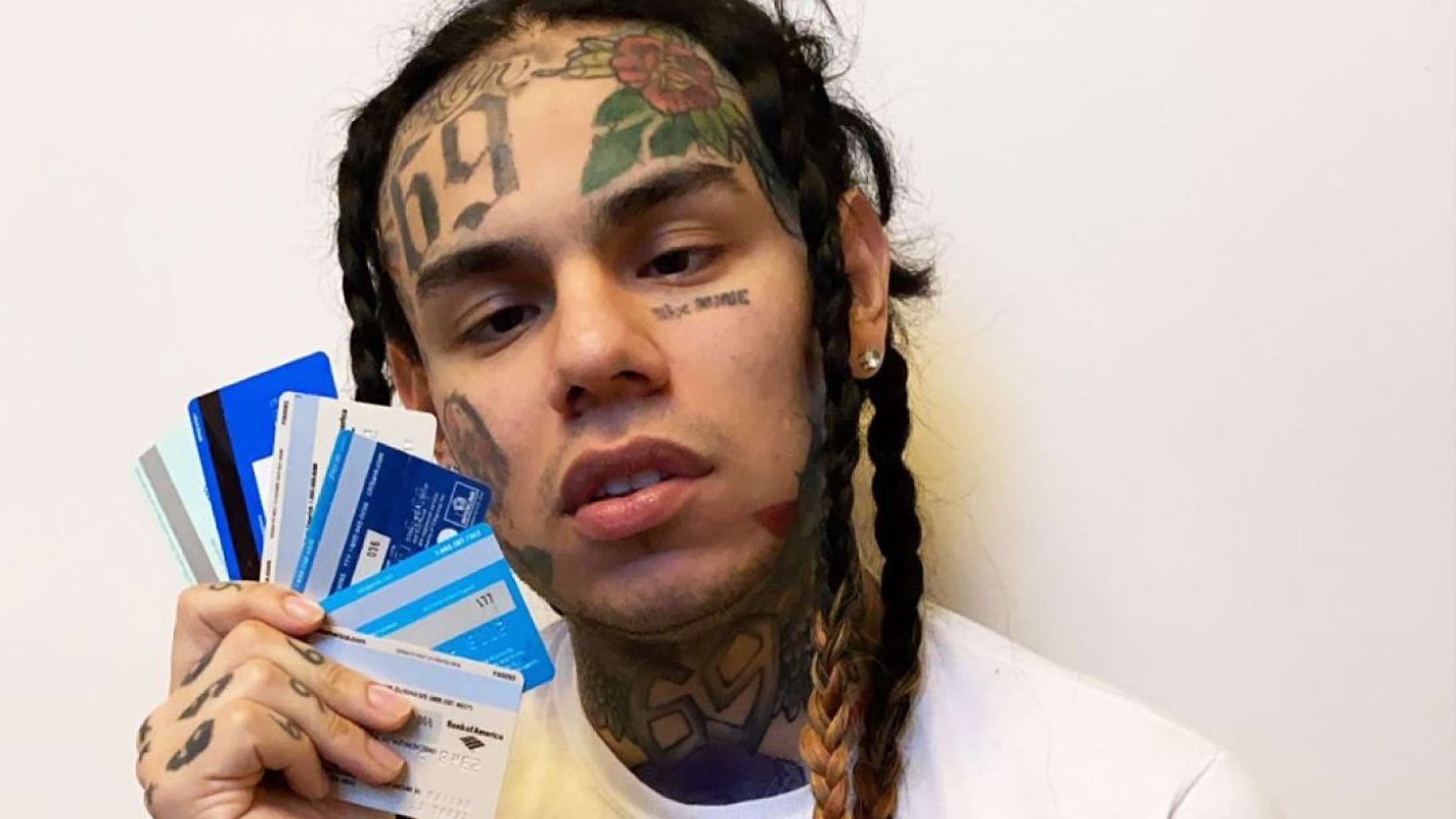 Nu eskalerer det: 6ix9ine beefer med Ariana Grande, Justin Bieber og Billboard